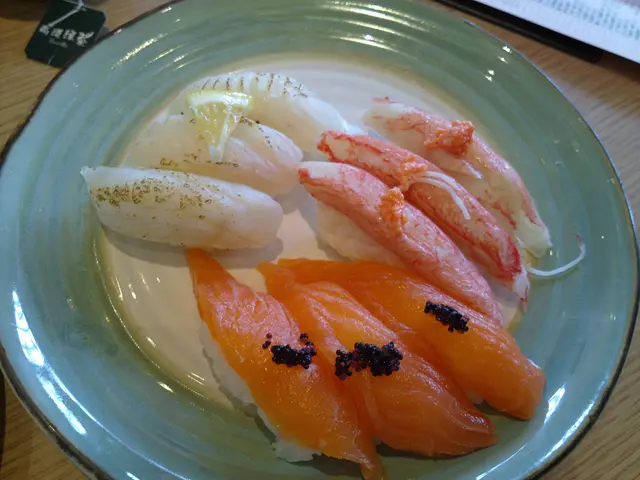 火炙左口魚邊/蟹棒/三文魚壽司