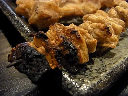 雞腳筋串燒到乾硬化,變 咗粒炭照俾客