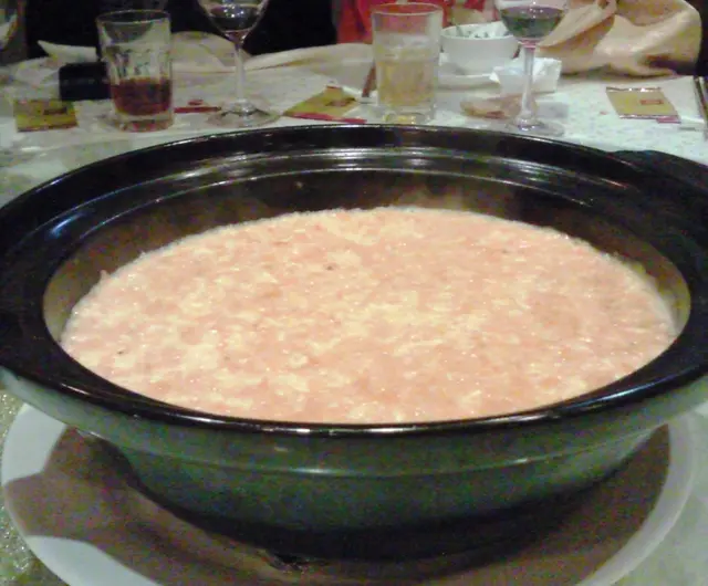 "嘩啦"一聲的西施龍蝦肉泡飯