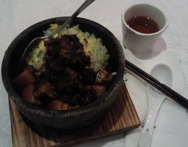 石 鍋 梅 乾 菜 扣 肉 菜 飯