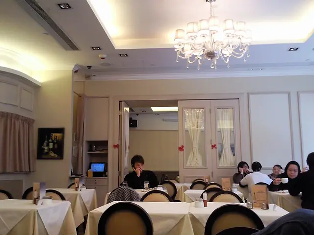 環境通明，光線柔和