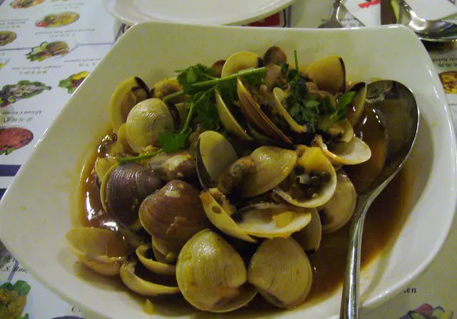 白酒胡椒煮蜆:胡椒味過濃, 味道一般,其他葡國餐廳(例:加米路)弄得好吃好多