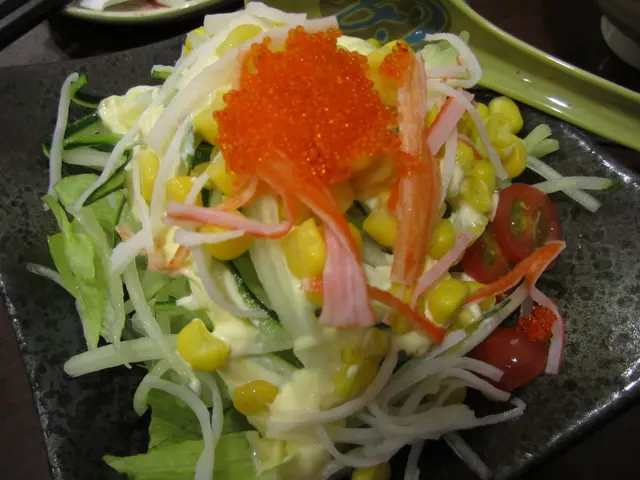 沙律 - 送的 , 每次都會有不同的小食送