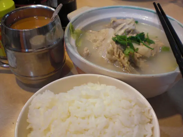 豬軟骨泡飯,碗飯超多!