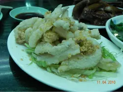 起了骨的椒鹽九肚魚,不是間間餐廳肯做.