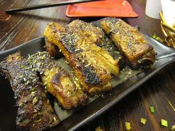 亦是烧㶶左既烧猪肋骨