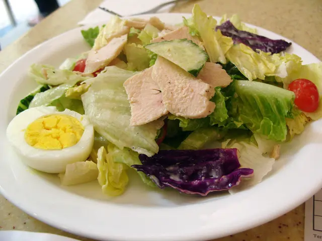 Caesar Salad With The Roasted Chicken會有雞蛋,車里茄??