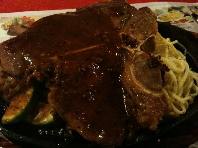 T 骨扒配黑椒汁跟意粉