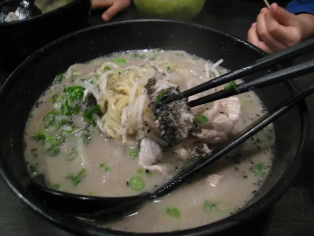 黑豚肉黑芝麻湯拉麵-深入版