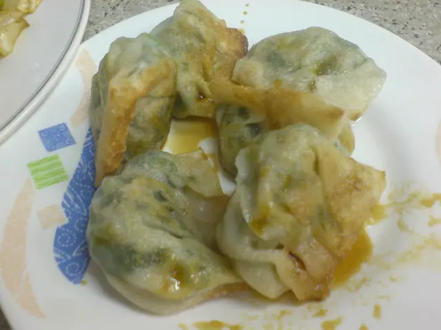 煎韮菜餃, $20有8隻好抵及好熱及脆口呢~