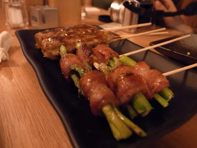 免治雞肉棒, 煙肉蘆筍