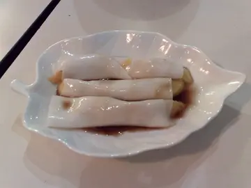芒果腸粉$18 - 芒果肉鮮甜腸粉爽滑好香椰汁味
