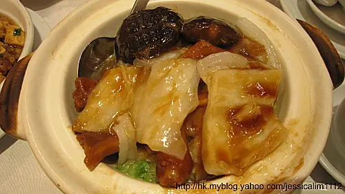 鮑汁魚唇玉掌煲