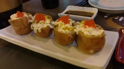 呢個一啖係食唔晒,咬左一啖係會跌野