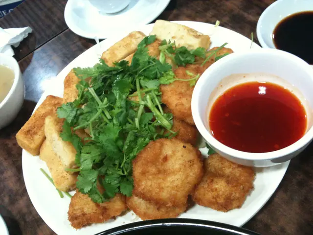 金磚炸豆腐併墨魚餅