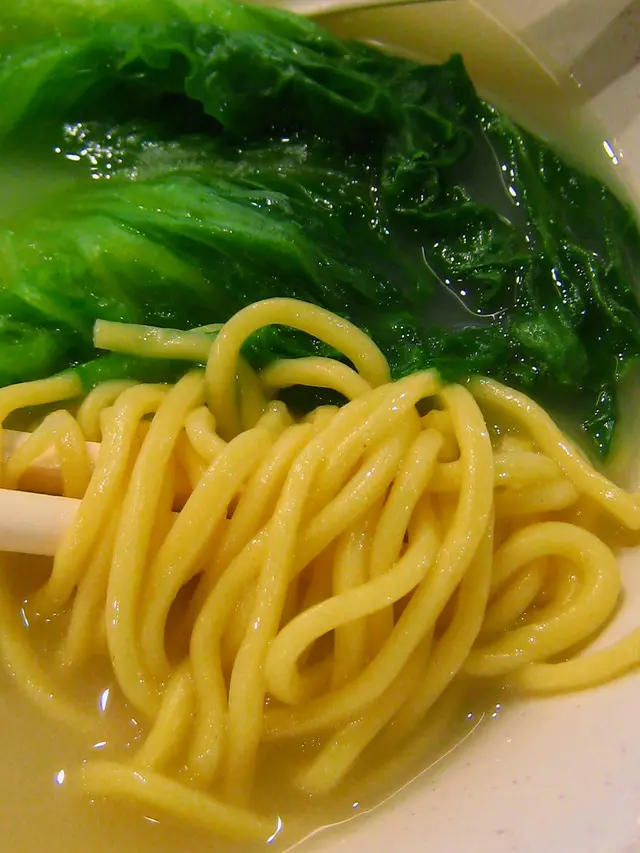 (生)油麵配淡出個鳥來的湯底