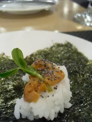 送,一人一份,只係一舊無包好既軍艦壽C