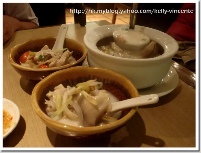 酸辣椰汁雞湯： 細$75 ，中$130，大$155