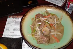 牛肉粒 + 垫底炒杂菜