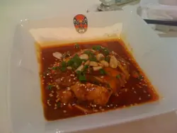口水雞，看起來很辣，其實還算適中