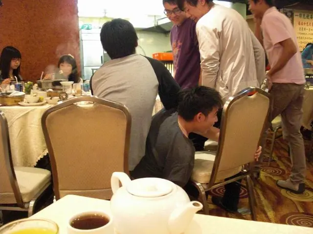任由小朋友飲醉酒