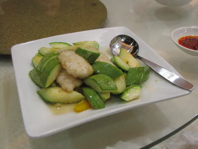 翠玉瓜好爽，而魚塊用蒜蓉炒過，好香好入味。