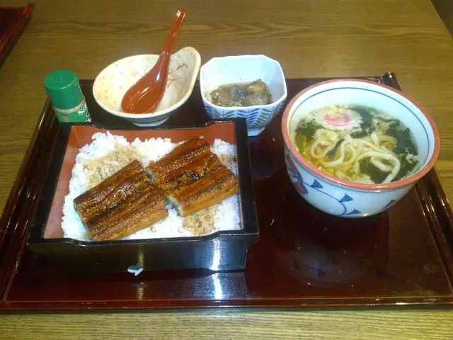 鰻魚飯定食嘅手打拉麵好出色