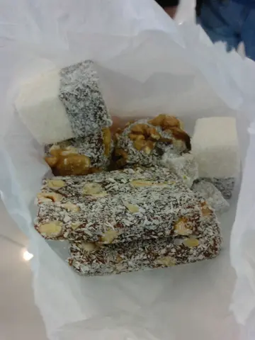 圓形嗰款係Walnut Atom(呢款雜誌有介紹,亦係最好味既).最迷你嗰兩粒係送既:)