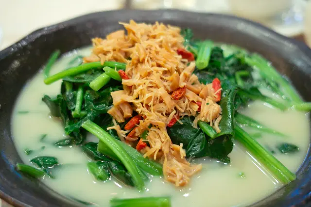 鮮魚湯瑤柱泡菠菜