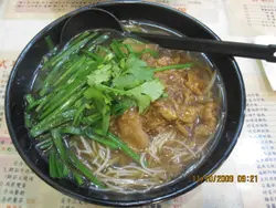 (2)牛筋,九菜,沙嗲牛肉,米粉---2分