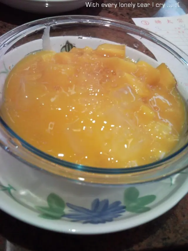 椰子味河粉配芒果