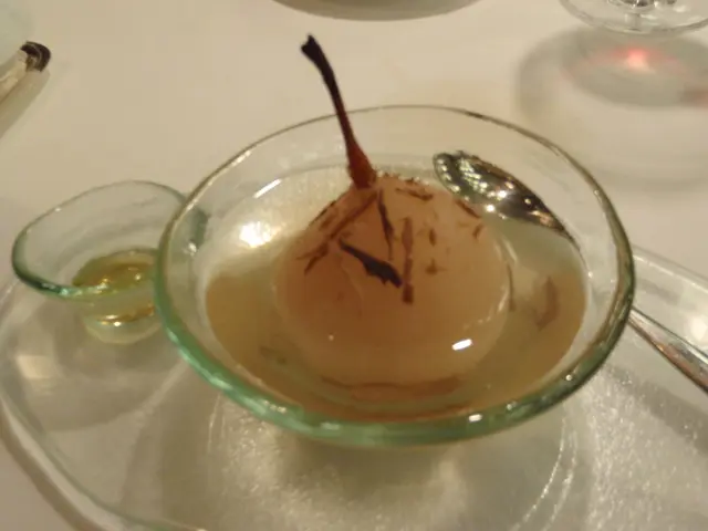 『陳皮燉雪梨』一口雪梨夾著絲絲陳皮，不可不試。