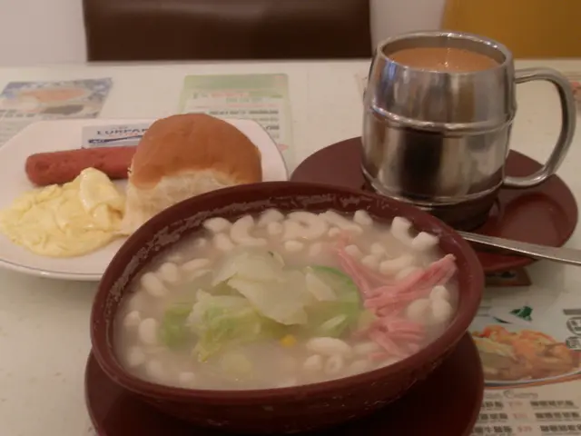 鮮油餐包, 炒蛋雞肉腸, 栗米火腿通粉