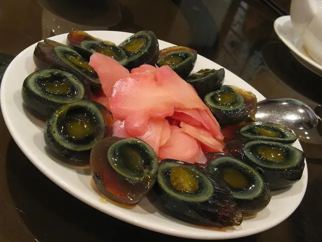 皮蛋is perfect with molten yolk, 酸薑is too thick