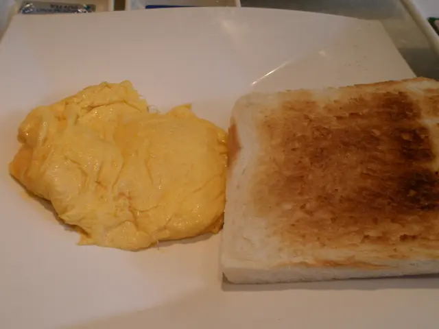 香滑炒蛋配鬆脆多士