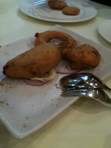 parokas: chili, onion and califlower