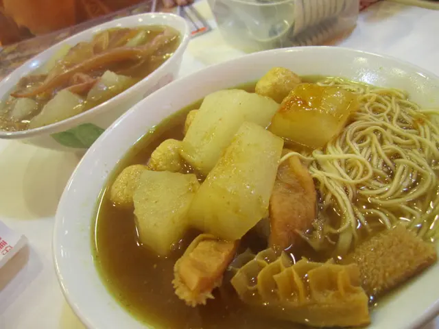 招牌金錢肚麵 $19 +（另加）蘿蔔 $4 + 魚旦 $4