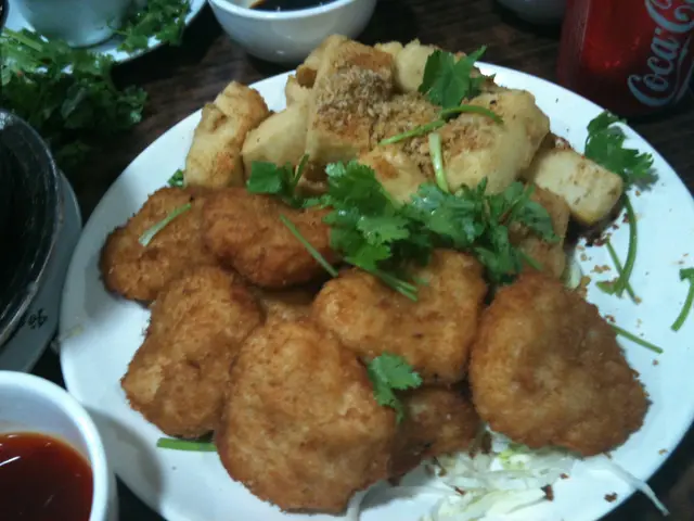 炸豆腐併墨魚餅