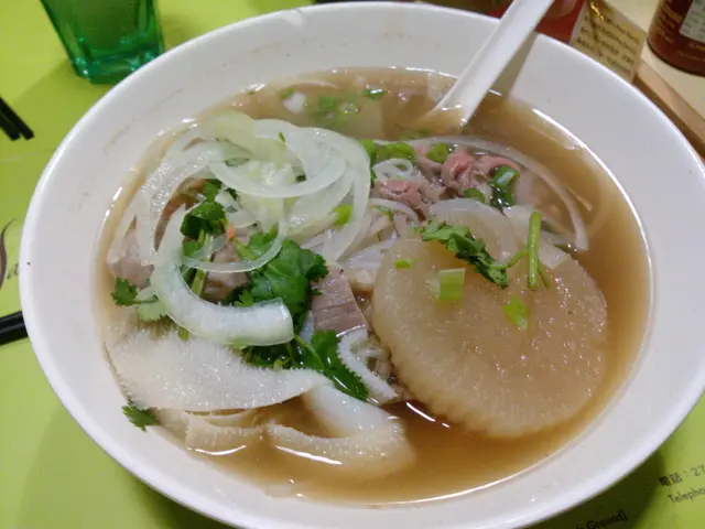 越南火車頭牛肉湯河粉 - not as good as the ones in US