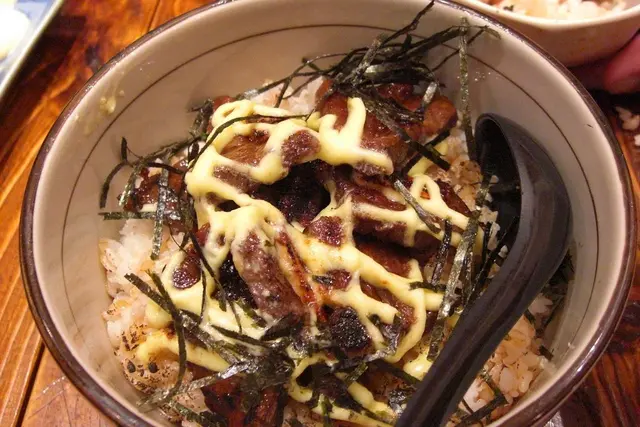 沙律燒牛仔肉飯