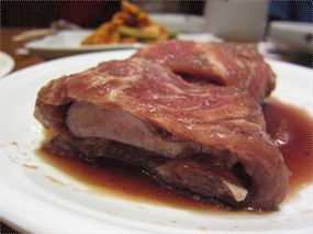 烤特級牛排骨 - 銅鑼灣的新羅寶韓國餐廳