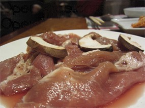 烤去骨豬肉 - 銅鑼灣的新羅寶韓國餐廳
