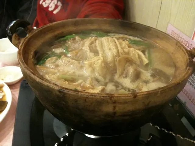 枝竹羊腩煲配西生菜