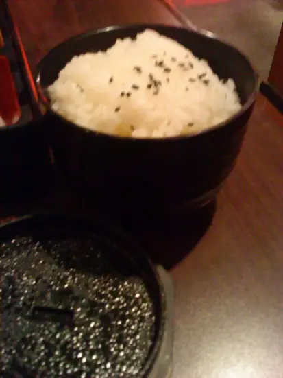 白飯附的黑芝麻粒