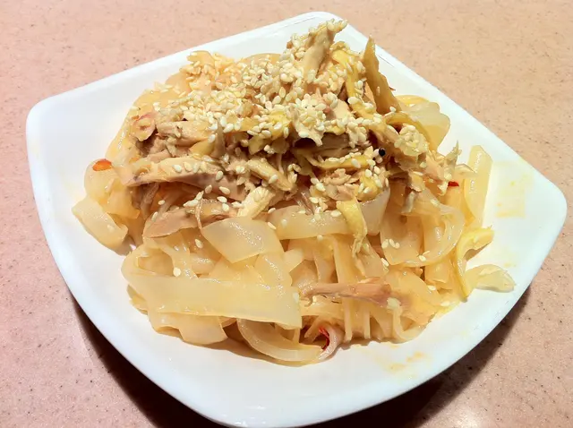 差,麻醬好少,麻油太多,粉皮是河粉,過份了