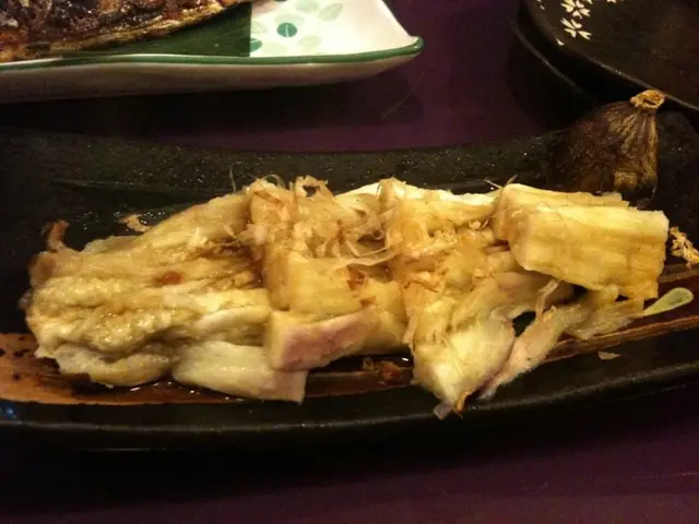 味道偏淡,原條燒茄子