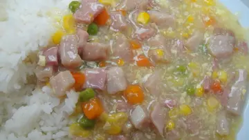 簡單的粟米肉粒飯，也悅目、可口、不凡。