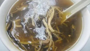 午飯送碗仔翅，有新意。