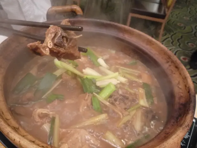 黑草羊腩煲