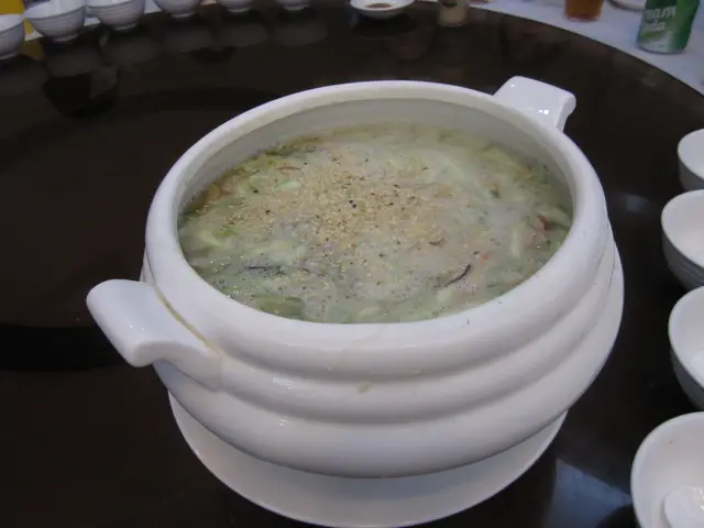 魚茸羮 ~ 有勝瓜, 甘荀, 冬菇, 蝦米, 陳皮, 欖仁, 芝麻, 粉絲,大魚拆肉, 湯底鮮甜無比